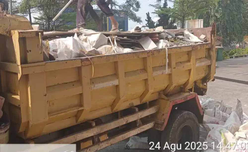 Urugan Atau Buang sisa puing tanah dan smph