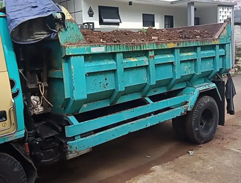 Urugan Atau Buang sisa puing tanah dan smph