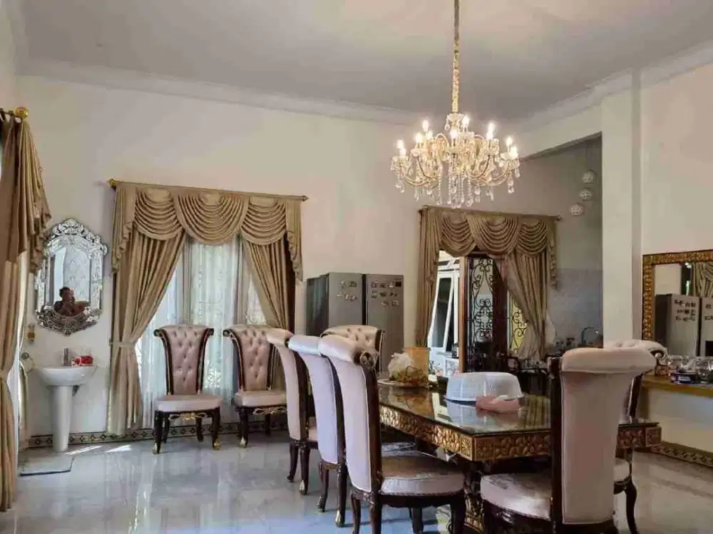 Rumah Strategis Bergaya Classic Modern di Pusat Kota Cirebon