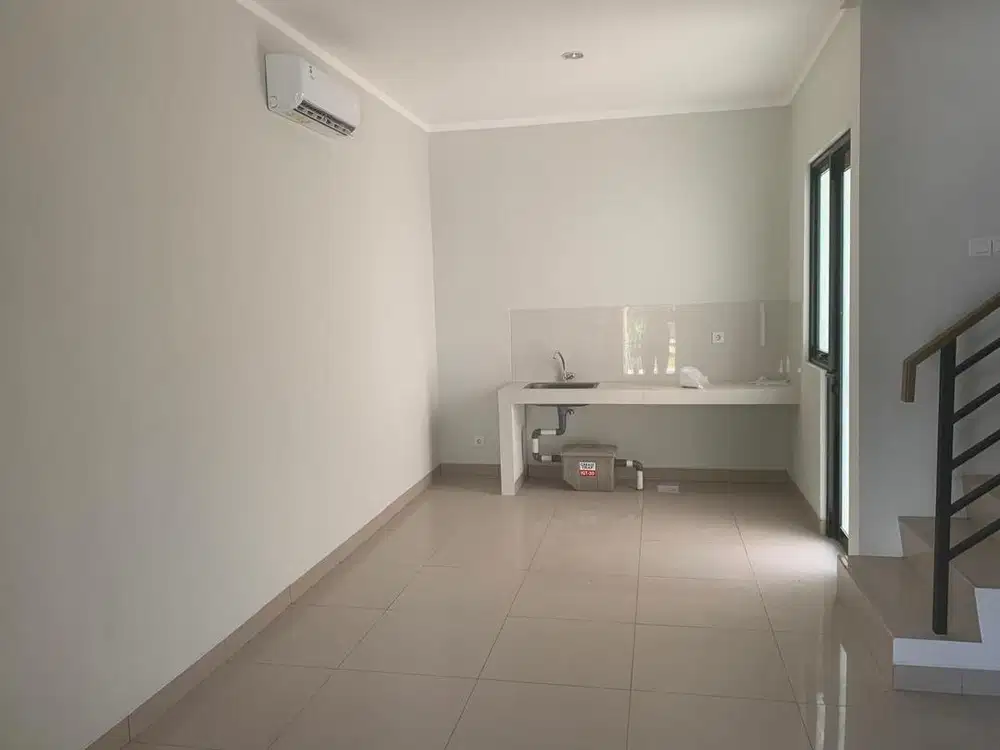 DISEWAKAN RUMAH CLUSTER SUMMARECON CROWN GADING