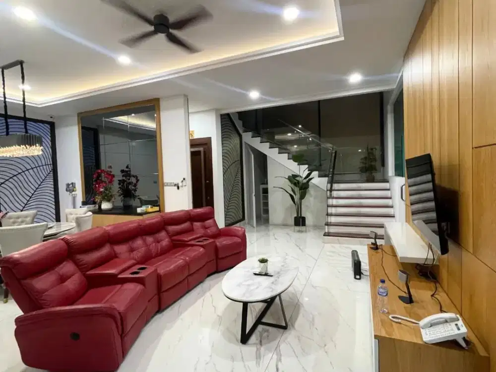 TURUN HARGA LAGI RARE UNIT DIJUAL SUPER CEPAT RUMAH MEWAH PIK LAYAR PERMAI (KAYARA)