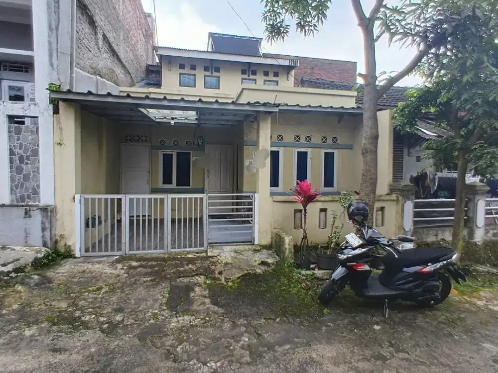 JUAL RUMAH 2 LANTAI LOKASI STRATEGIS DEKAT BORMA PERMATA CIMAHI