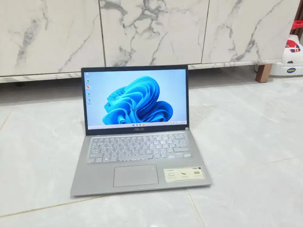 Laptop asus Core i5 gen10 ram 8gb ssd 256gb kondisi siap pakai