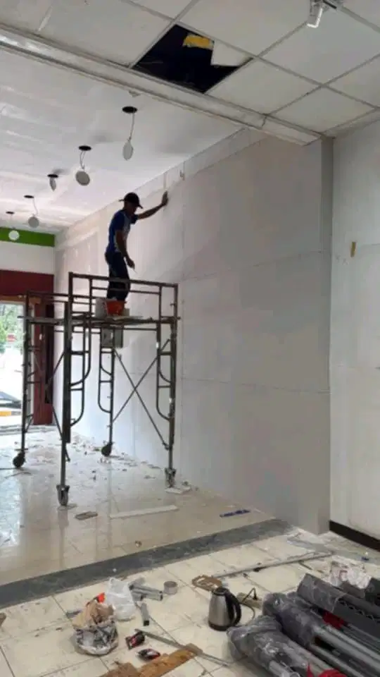 DICARI JASA PASANG BANNER / FLEXY DI DINDING