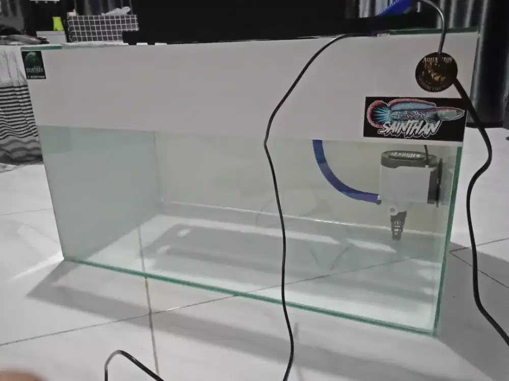 Aquarium, lampu dan mesin filter