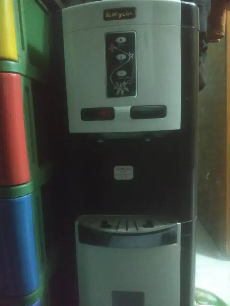 Jual borong aja. TV dan dispenser bisa air dinginnya BU