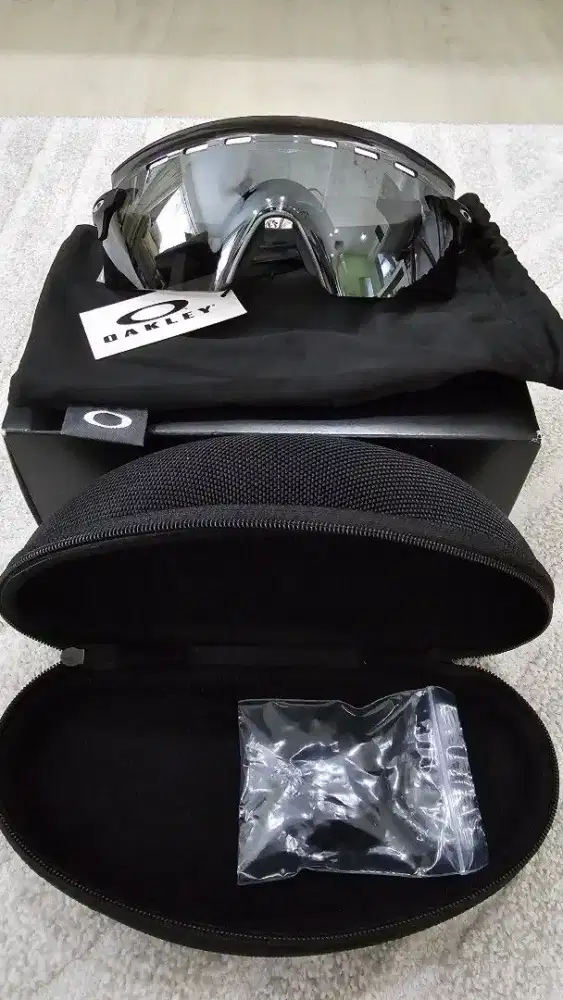 Oakley Encoder Strike Vented kacamata olahraga outdoor original BNIB