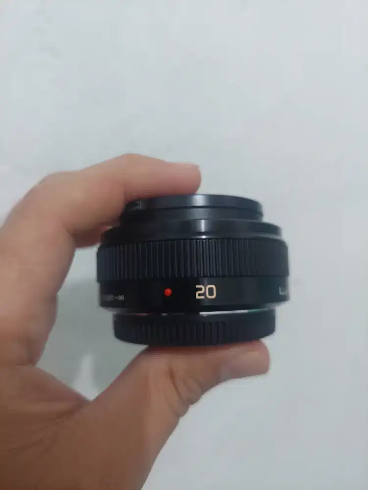 Lensa Lumix 20mm F1.7