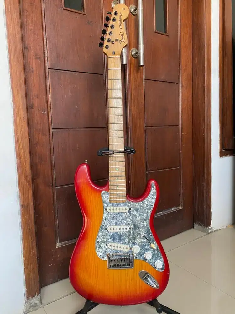 Gitar elektrik fender stratocaster custom hq