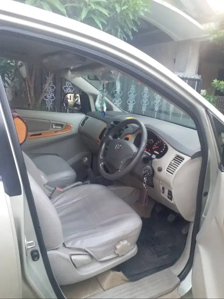 kijang innova manual type tertinggi V luxury bensin