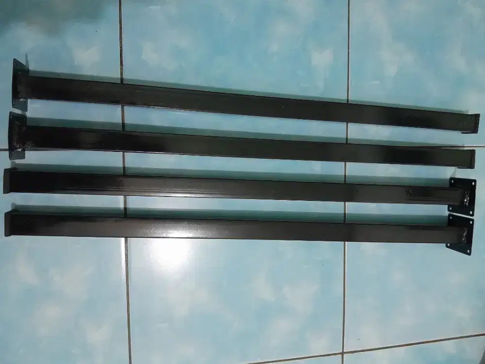 Kaki meja besi (penyangga meja)