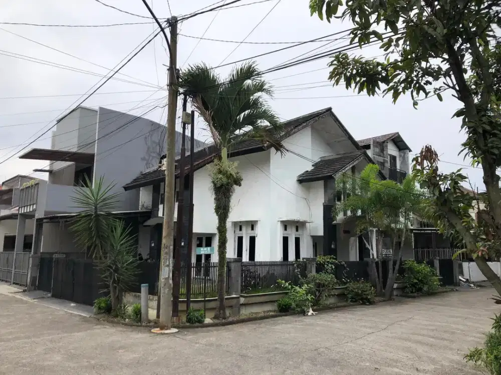 Rumah Hook Semi Furnished Tanah Luas Di Komplek Taman Persada Buah Batu