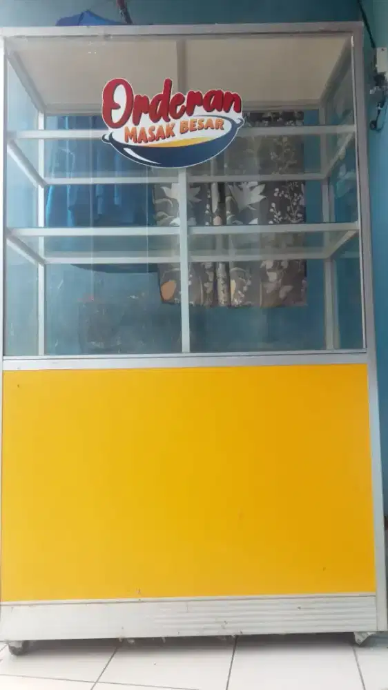 jual etalase baru blm di pake sma ski