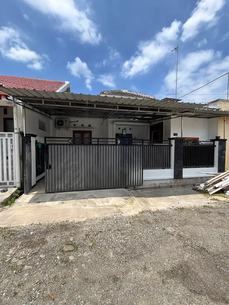 Dijual/ Disewakan Rumah beserta isinya