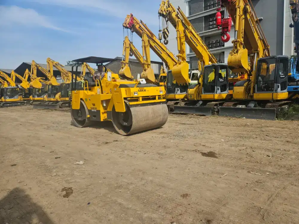 Tandem Roller 7.5 Ton Sakai SW750 Double Drum Roller Harga TDP