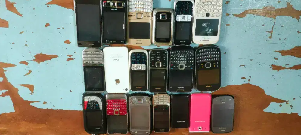 Jual borongan koleksi2 hp jadul ada iPhone,Nokia,Samsung,blackberry