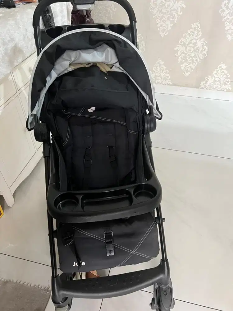 Dijual stroller bekas merek Joie