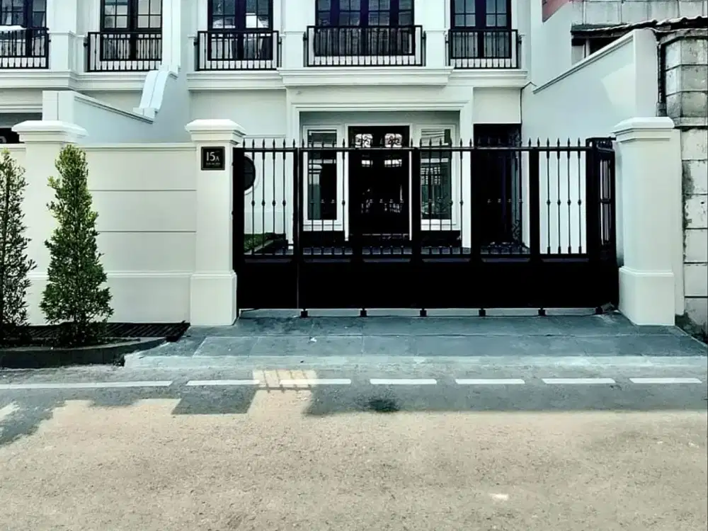 rumah baru akses 2 mobil di cempaka putih tengah