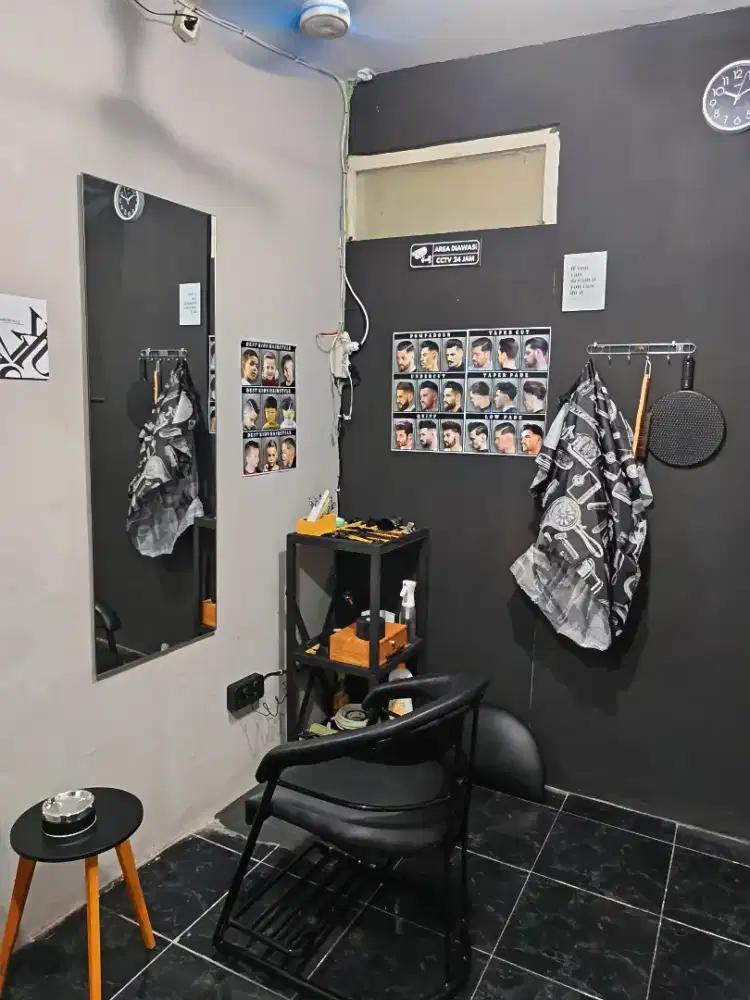 DIBUTUHKAN TUKANG CUKUR RAMBUT