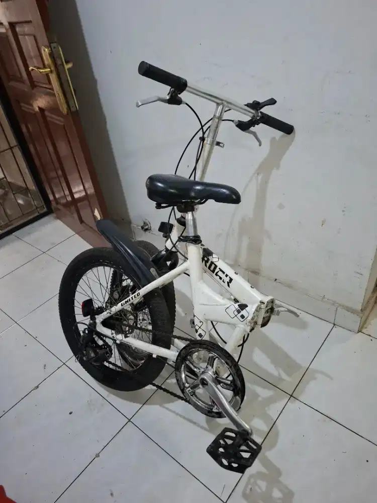 Sepeda lipat united roar