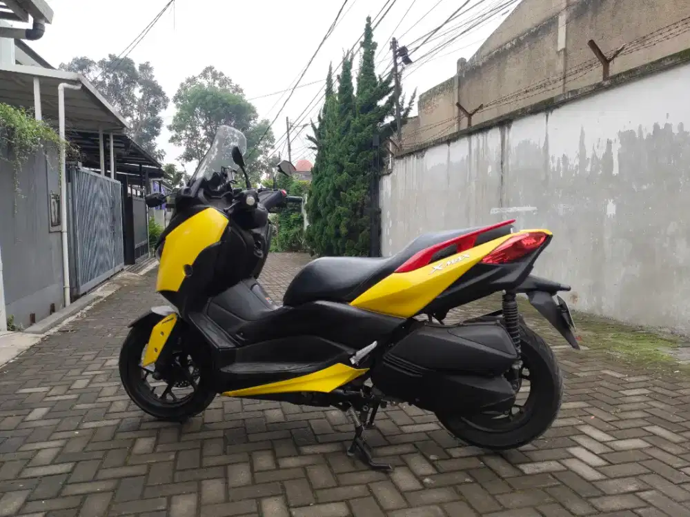 YAMAHA XMAX 2017 1 TANGAN DARI BARU