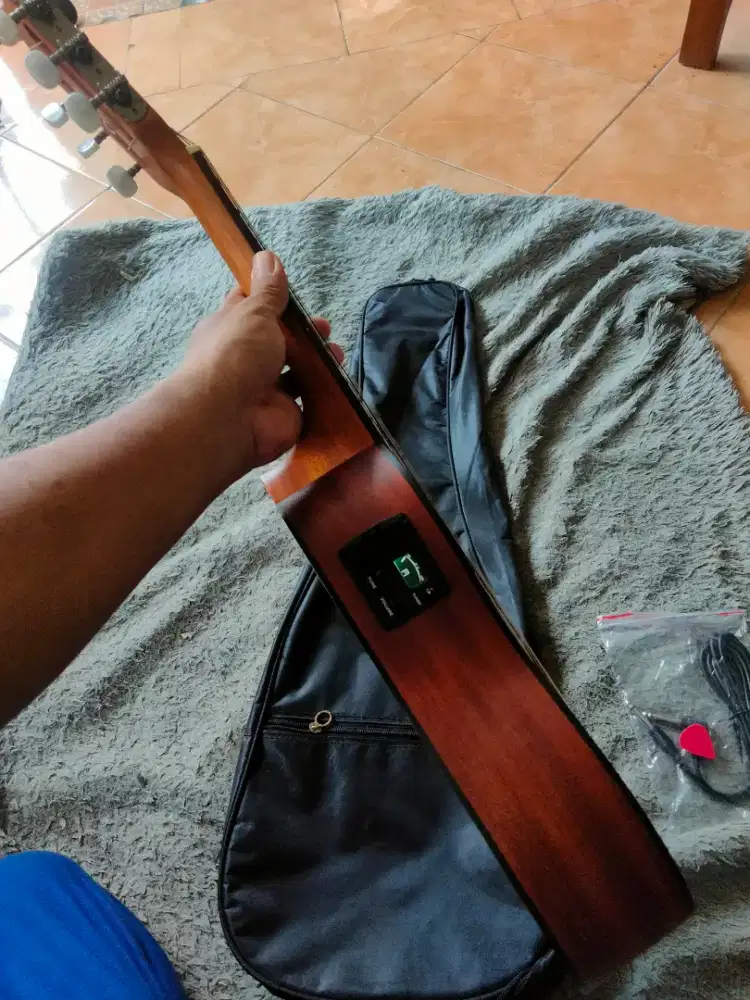 Guitalele original legacy akustik elektrik tuner siap pakai
