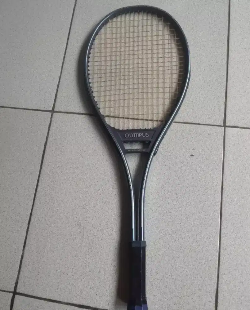 Raket tenis Olympus