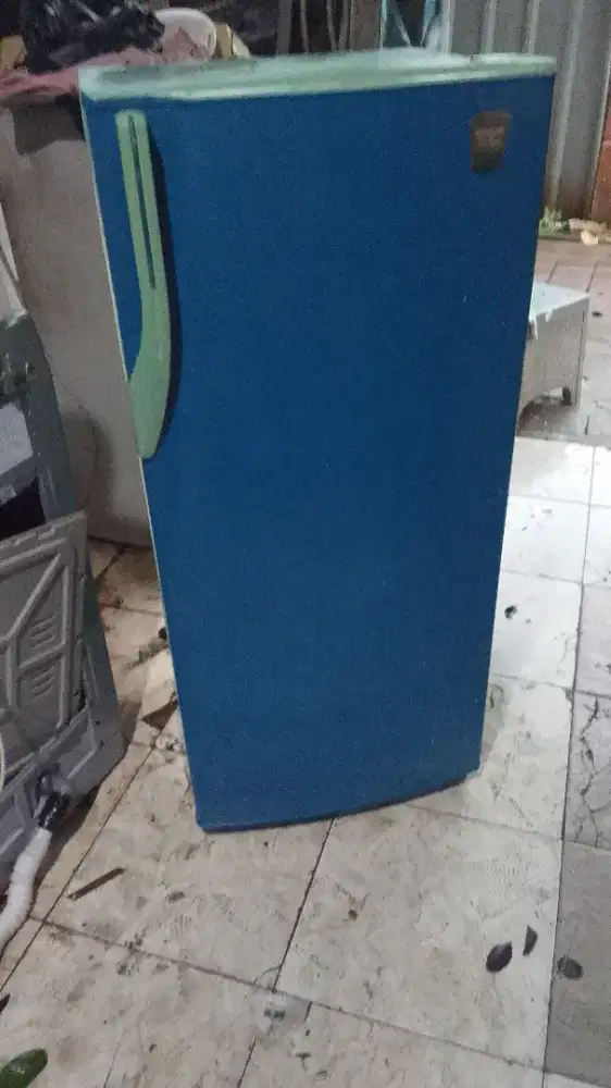 Kulkas merek sharp orsinil normql bagus