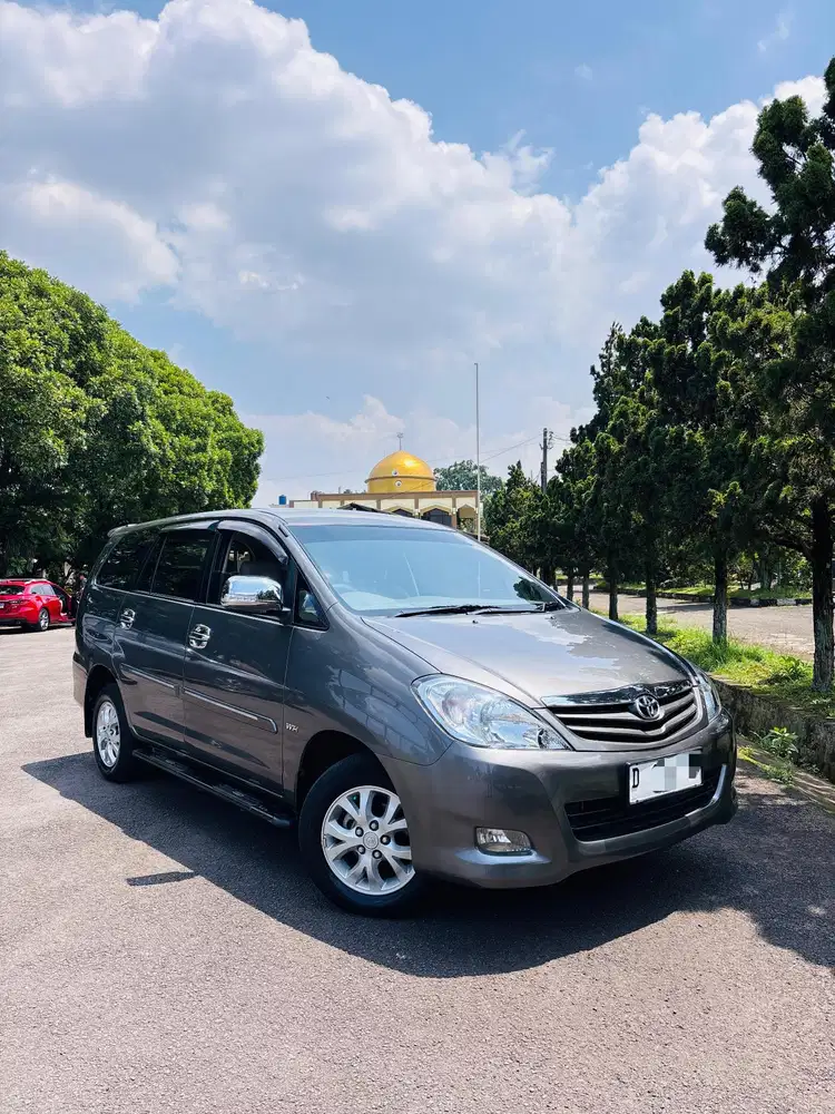 Toyota Kijang Innova 2010 Bensin