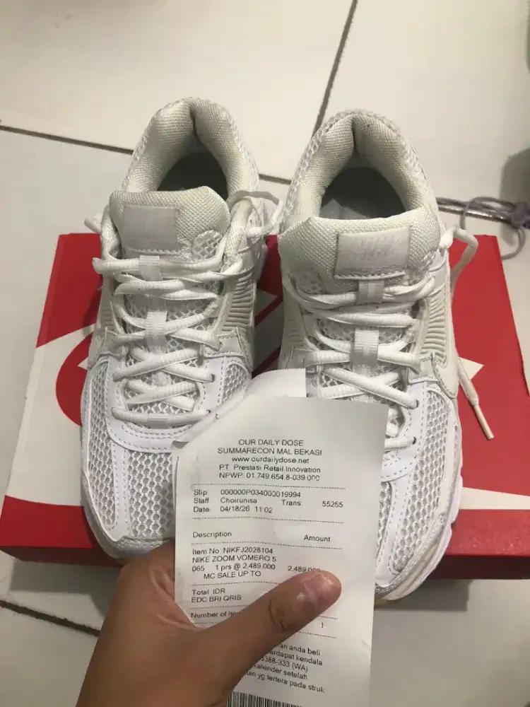 SEPATU NIKE VOMERO 5