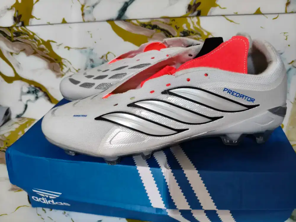 Sepatu bola predator size 40/25cm premium