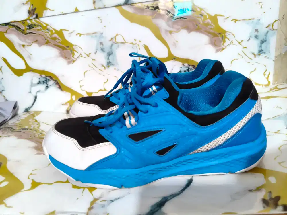 Sepatu lining badminton slip On size 41