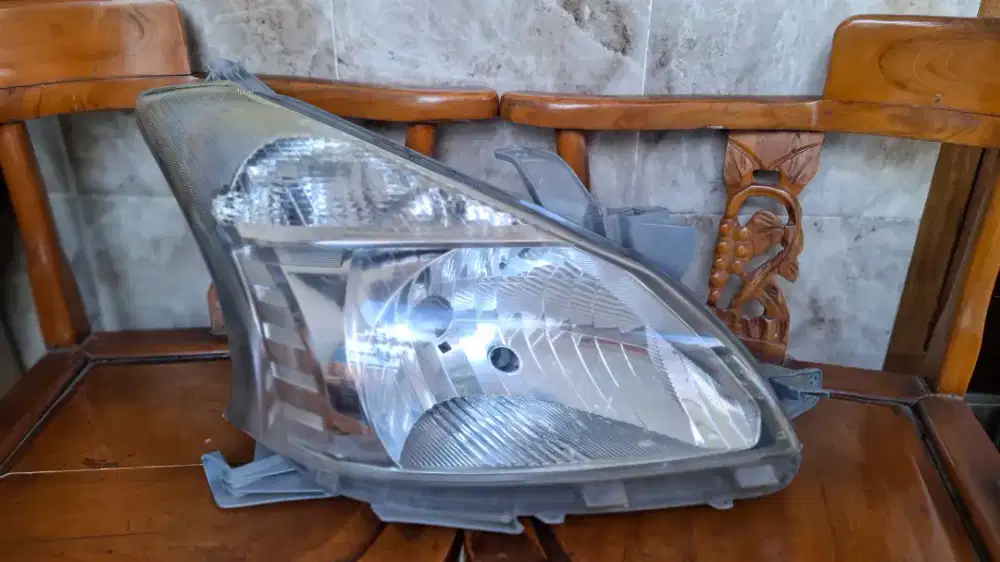 Headlamp ( lampu depan )