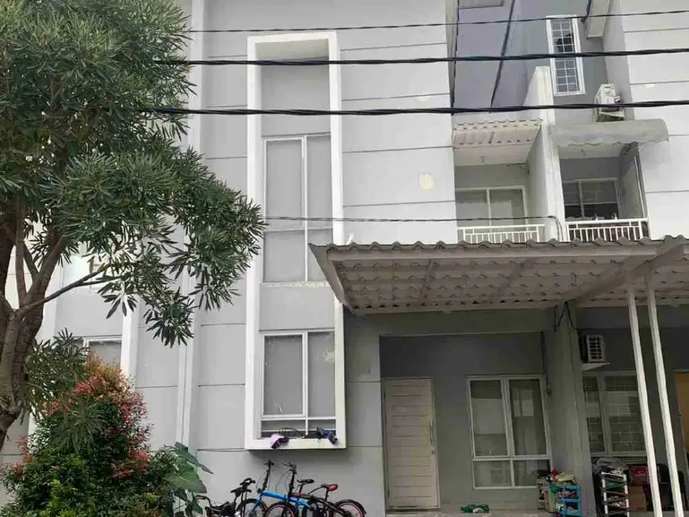 rumah 2 lantai sudah renovasi,siap huni,bebas banjir harga murah di cluster golden,prima harapan regency,harapan baru,bekasi Utara dekat Summarecon Bekasi