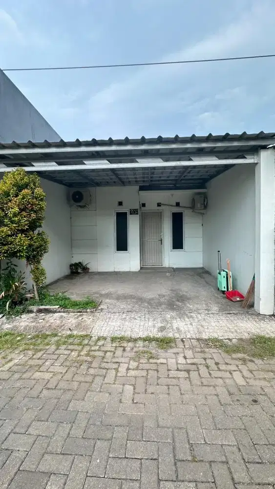 Disewakan/ dijual Rumah beserta isi