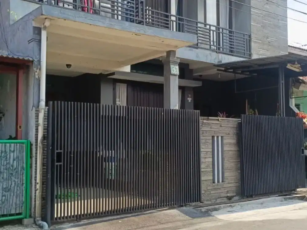 Jual Segera Rumah kawasan Arcamanik bangunan 2 lantai dan siap huni