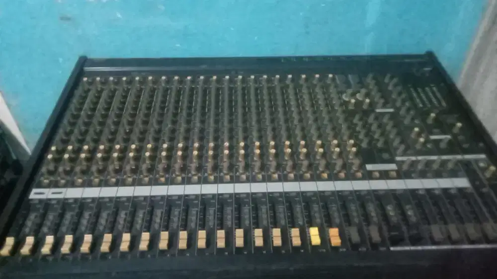 Mixer Yamaha mg24