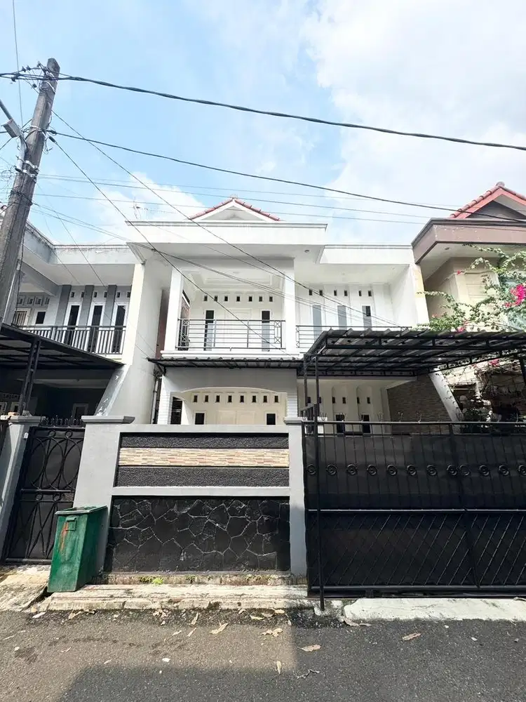 Dijual Rumah 2 Lantai di Dalam Komplek