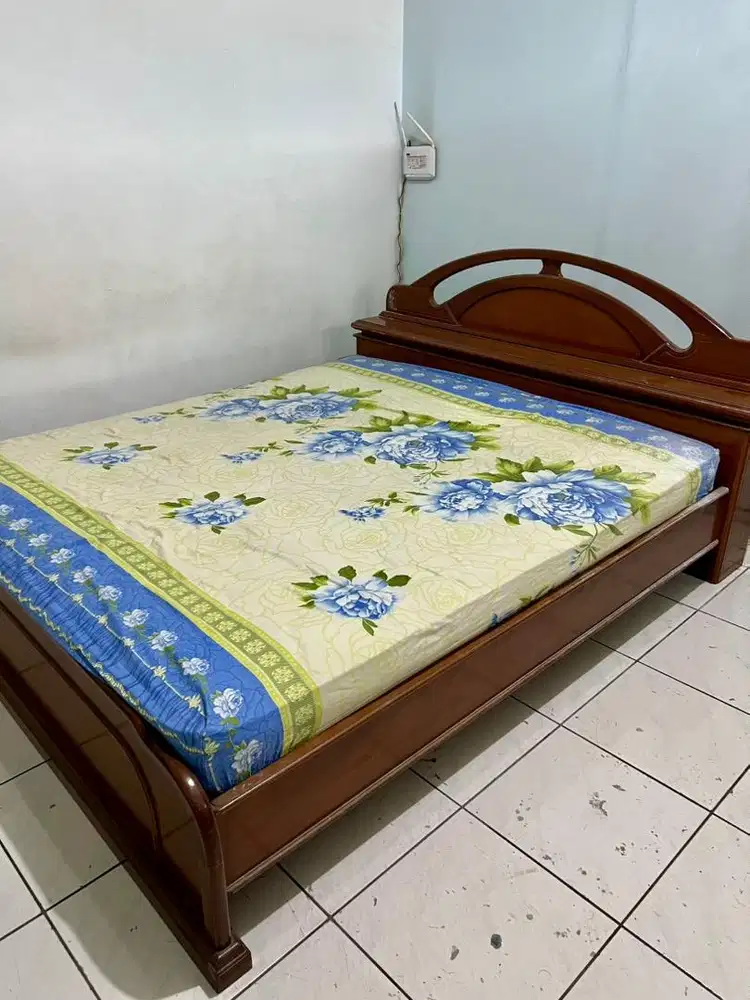 Dipan Kasur Kayu Jati