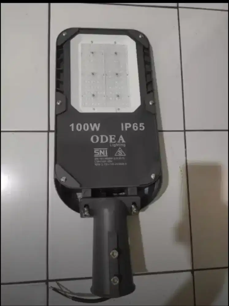 Lampu penerangan LED 100 watt