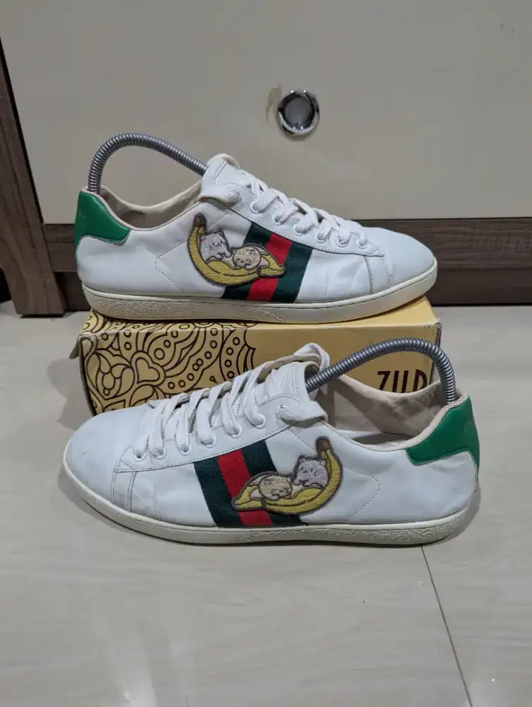 Sepatu gucong banana preloved size 43
