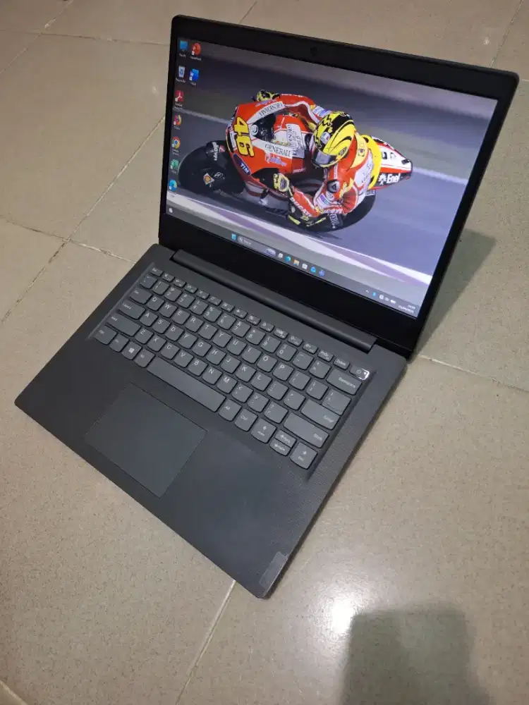Bismillah dijual laptop lenovo slim core i3gen8 siap pakai