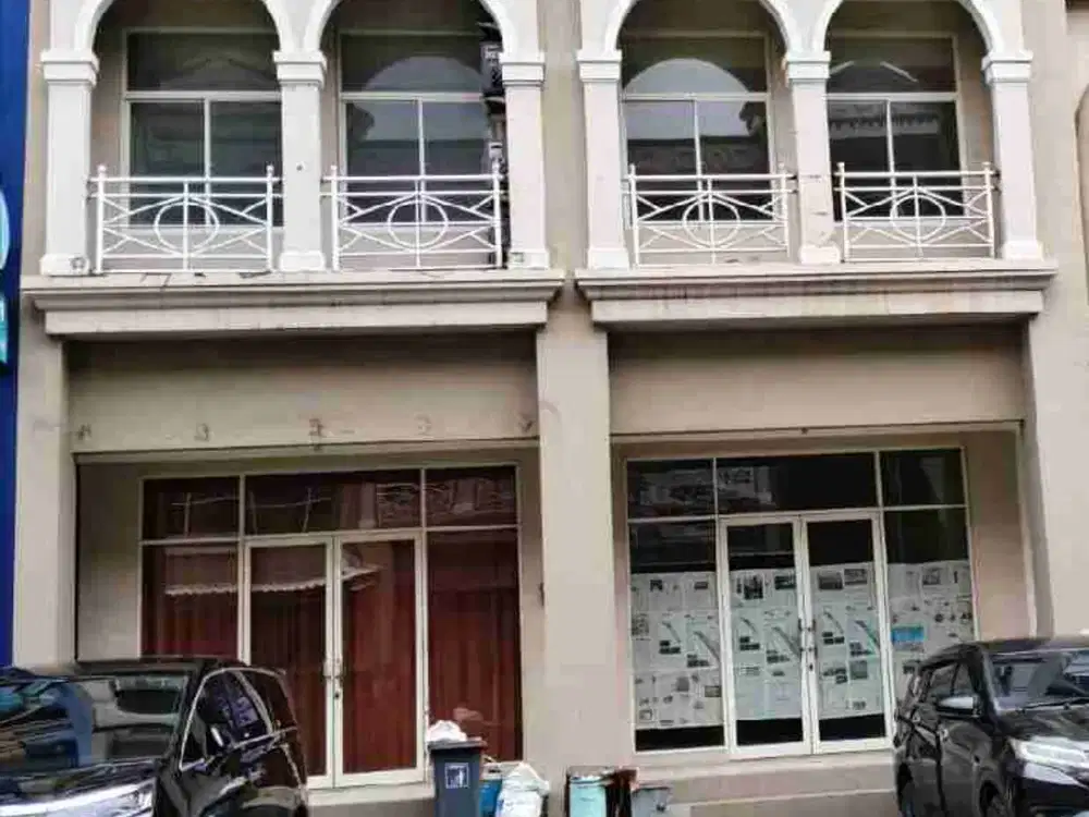 Disewakan Ruko Grand Galaxy 3 lantai siap pakai terawat ada AC dekat jl raya bulevard