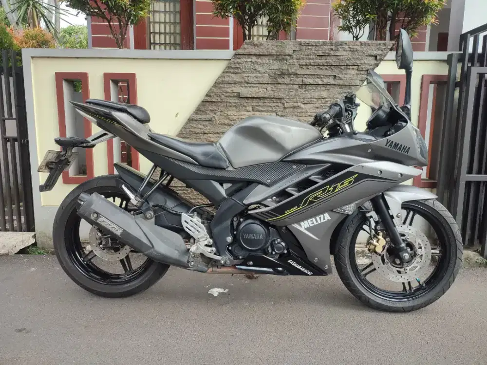 R15 V2 TAHUN 2017 JUAL MURAH