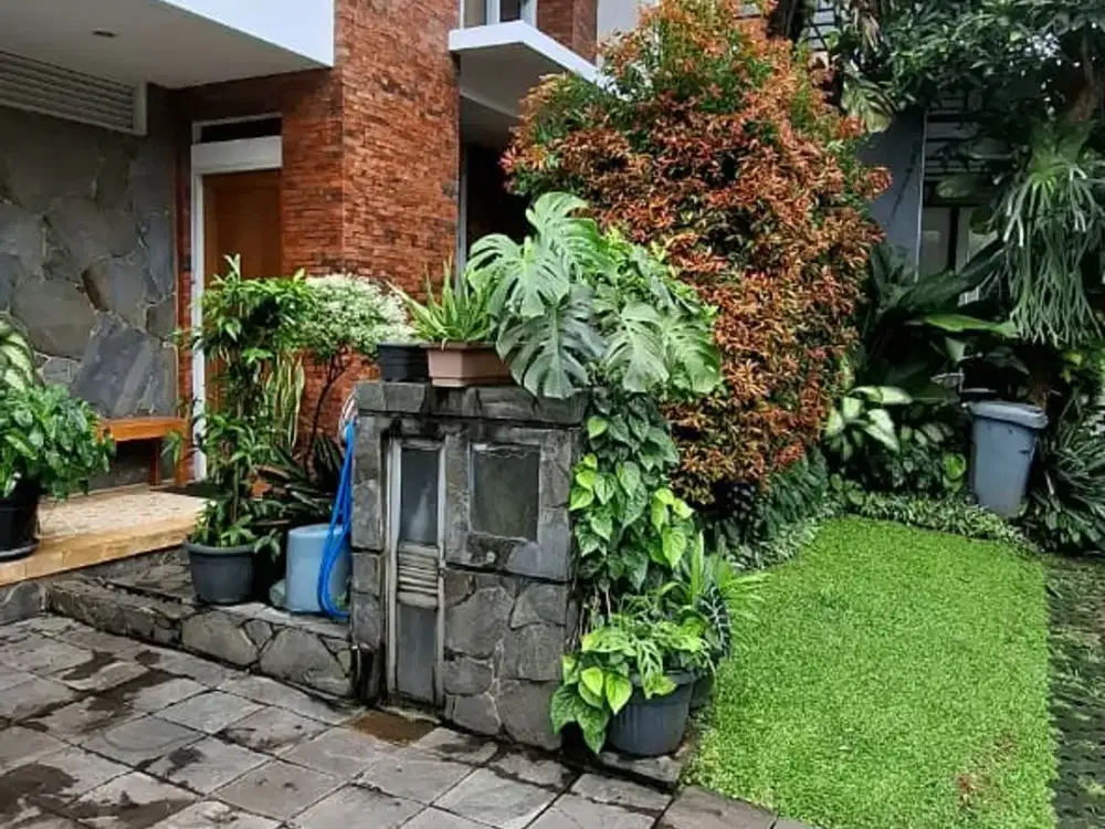 Rumah Cantik 2 Lantai Hadap Selatan Dekat Tol dan Stasiun KRL di Bintaro Jaya Sektor 9