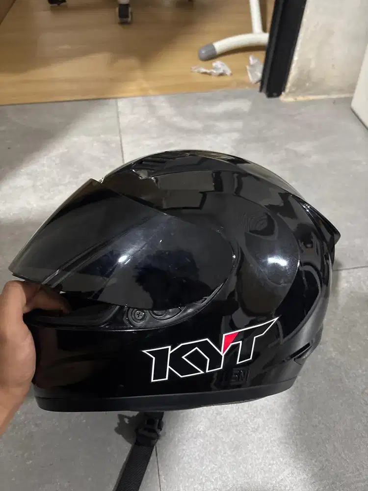 Dijual Bu HELM KYT r10 ORIGINAL