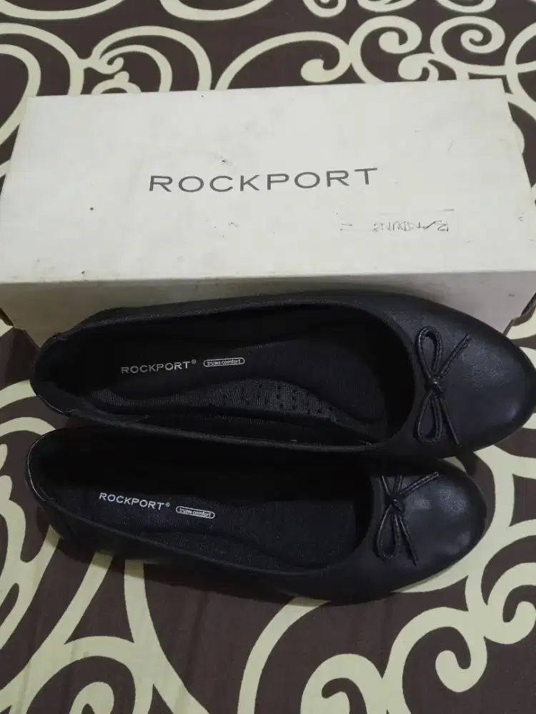 Sepatu Wanita
ROCKPORT