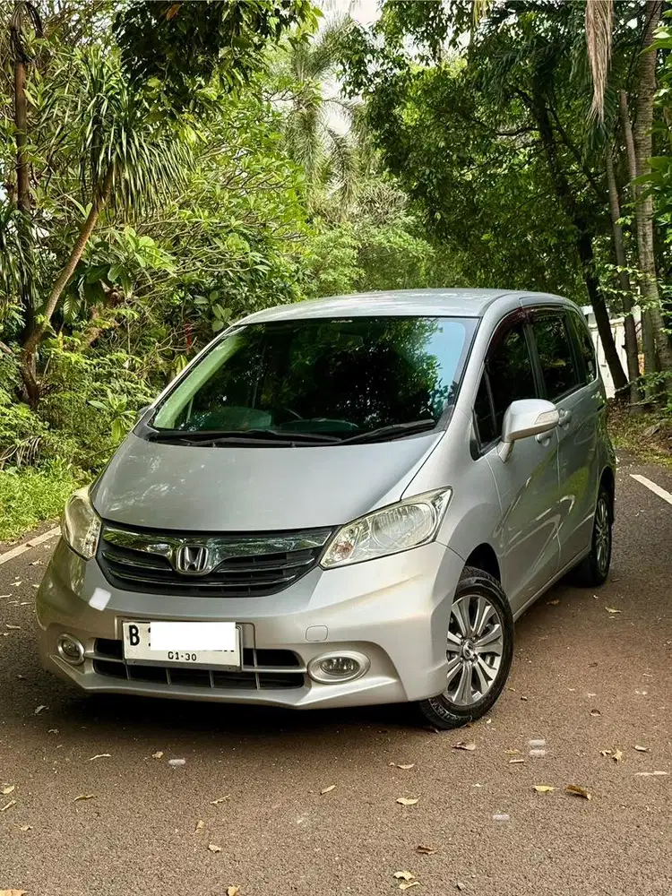 CASH! Honda Freed SD 2015 Low KM