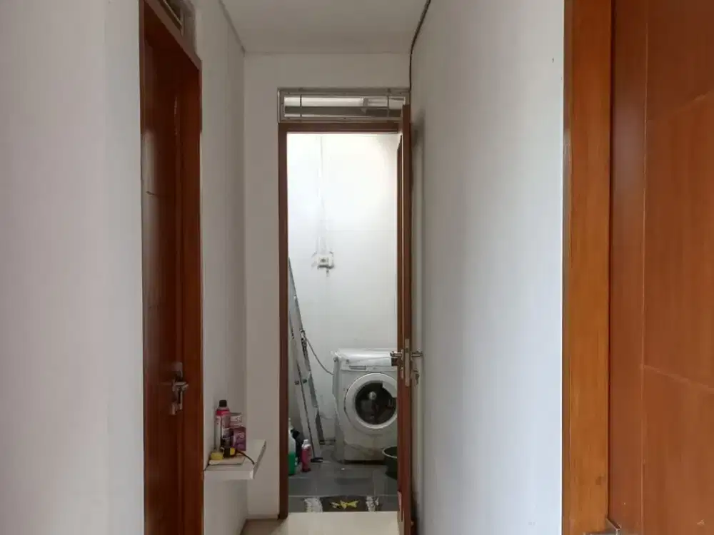 Rumah Rapih Hadap Barat Semi Furnished Legalitas SHM Siap Huni di Ciuputat