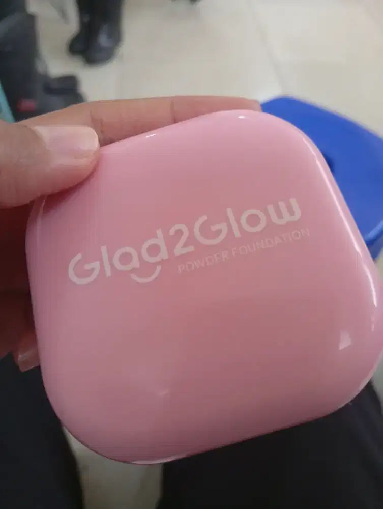 Bedak foundation glad2glow